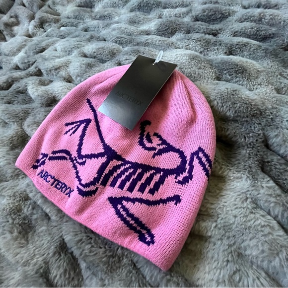 ✨ Arc’teryx Pink Logo Beanie – One Size NWT ✨ - Picture 3 of 6